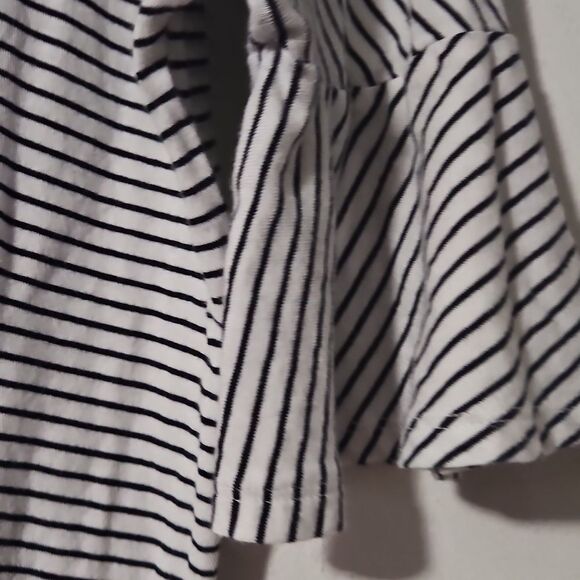 Cabi 5558 Women’s Skipper Tee Size S Black/White V-Neck Flutter Sleeves - Picture 3 of 5